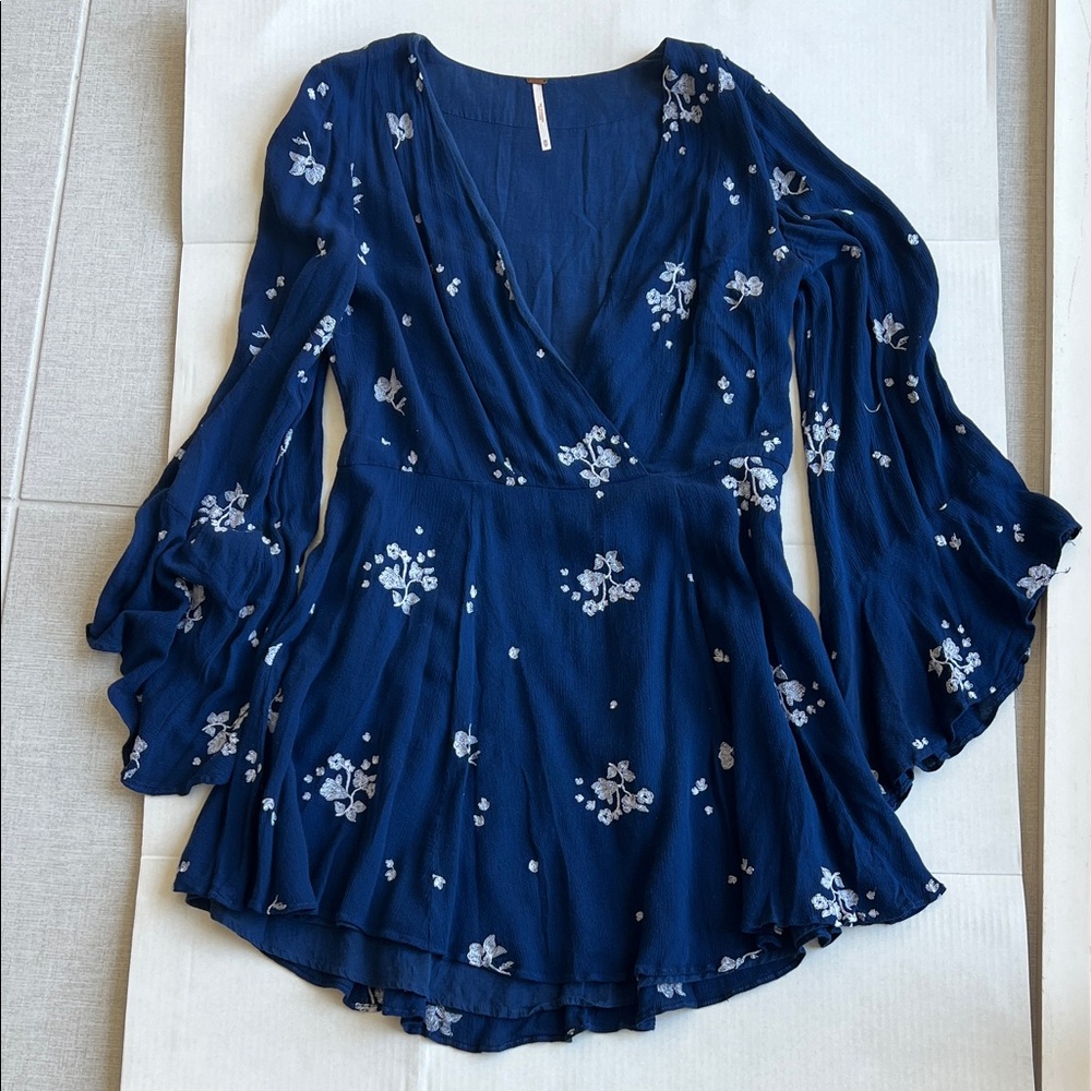 Free People-Women's Navy Blue Floral Wrap Peplum lined mini dress.Sz XS.